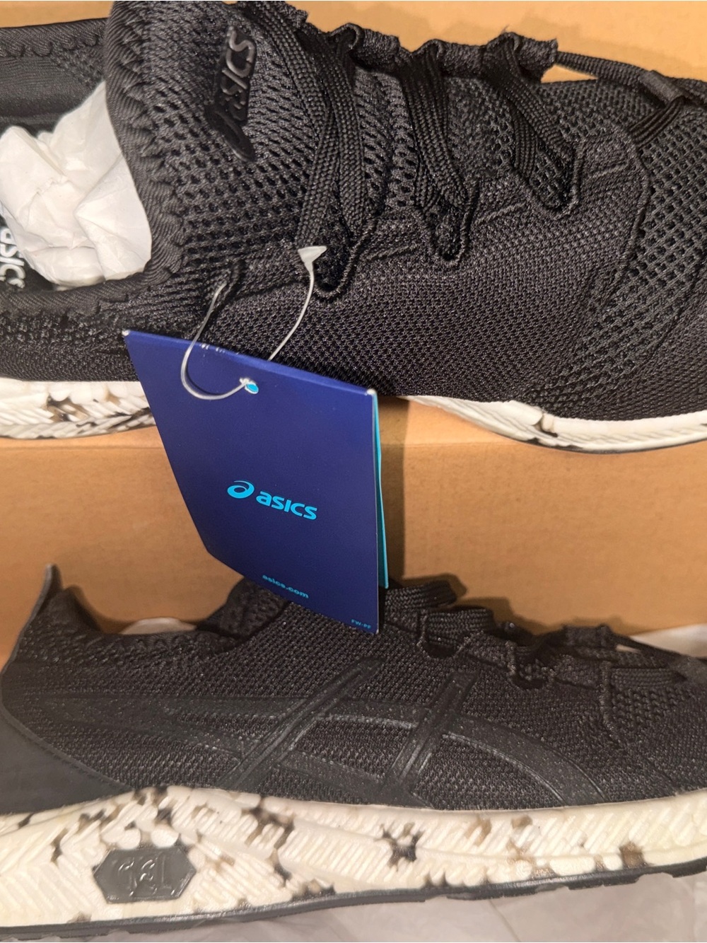 ASICS HyperGEL SAI running shoes men’s 7 women’s 8.5